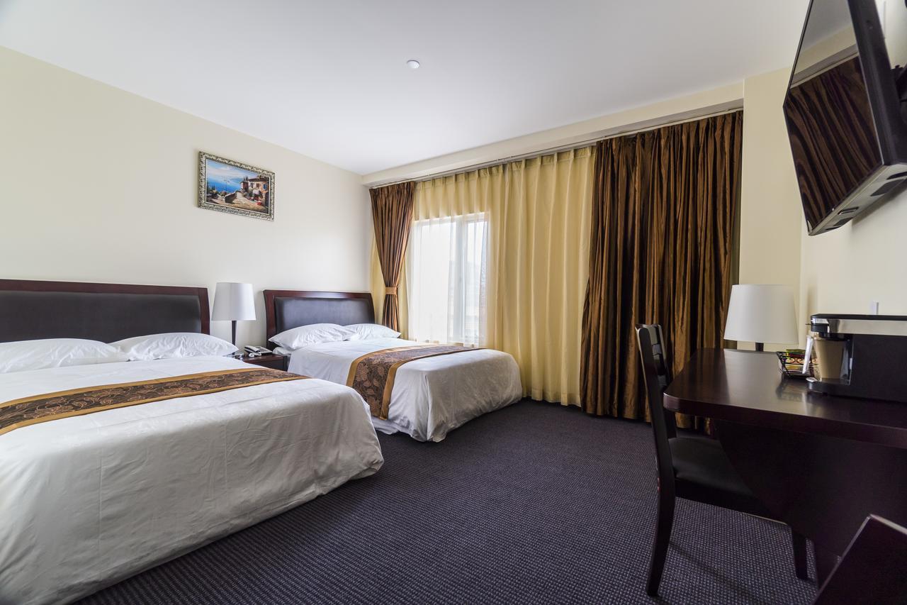 Standard Double Room,528326709:JPEG